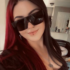 Meet your Posher, Hayley